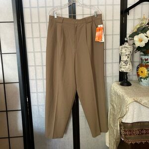 Fundamental Things NWT/NOS Women 18 Short Business/Career Pants